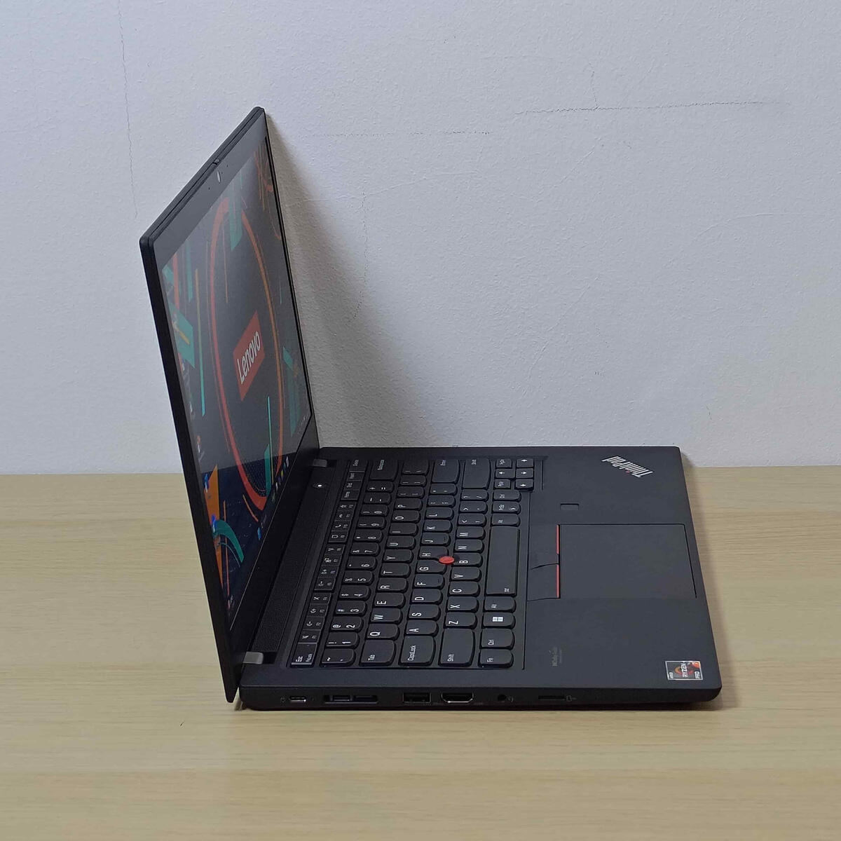 Lenovo Thinkpad T14G2 Samping Kanan Butik Laptop