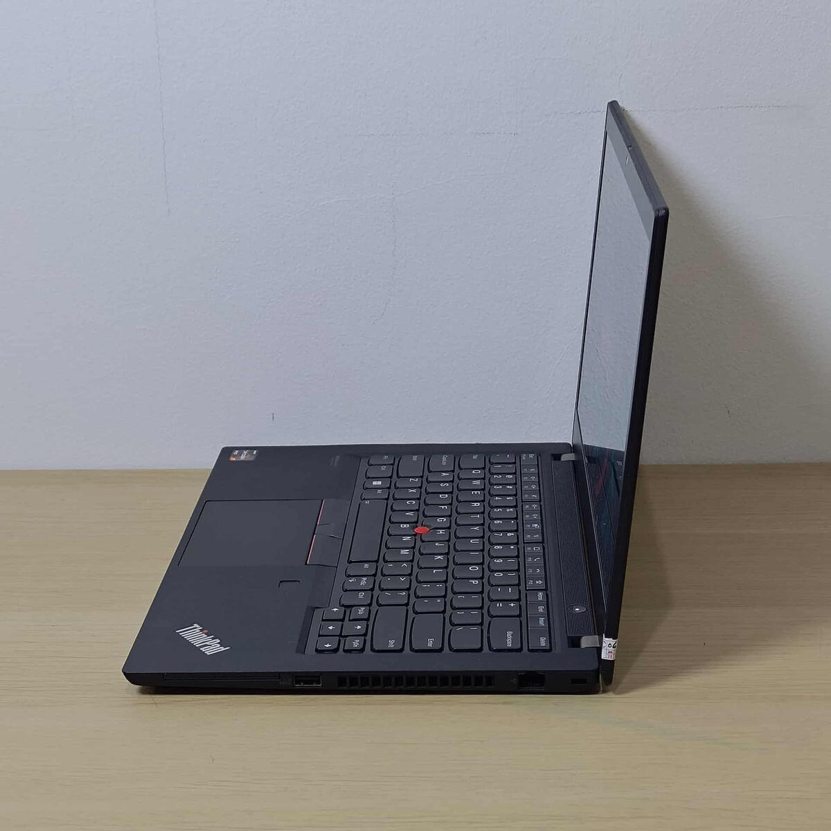 Lenovo Thinkpad T14G2 Samping Kiri Lenovo Thinkpad T14G2 Samping Kiri Butik Laptop