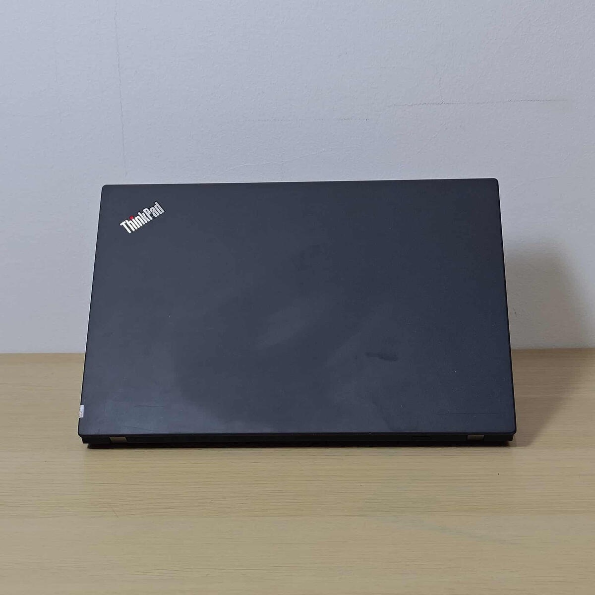 Lenovo Thinkpad T14G2 Belakang Tengah Lenovo Thinkpad T14G2 Belakang Tengah Butik Laptop
