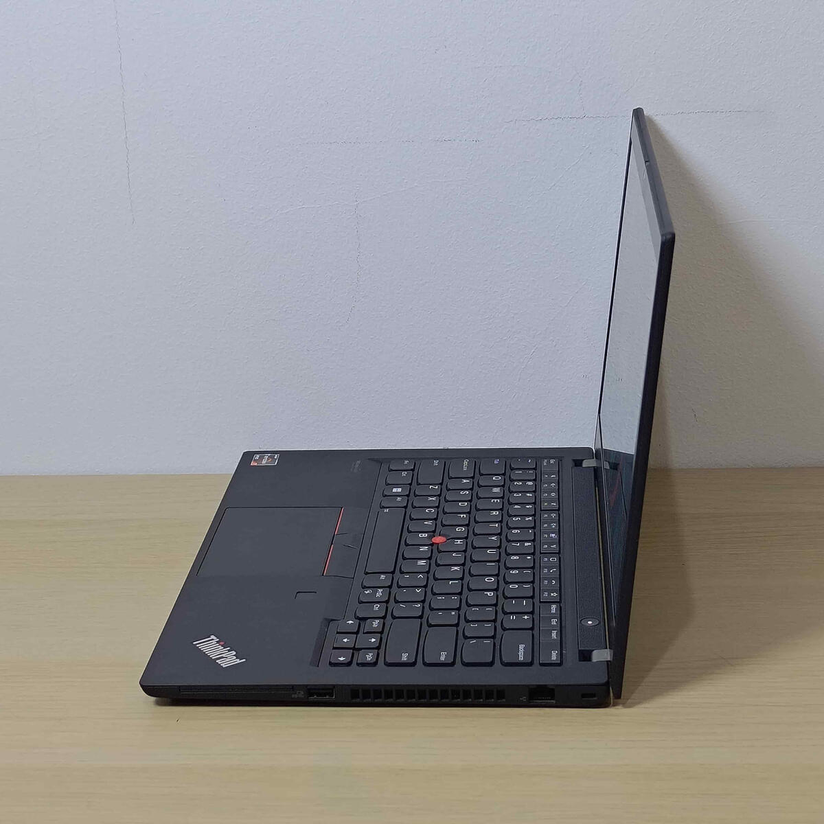 Lenovo Thinkpad T14G2 Samping Kiri Lenovo Thinkpad T14G2 Samping Kiri Butik Laptop